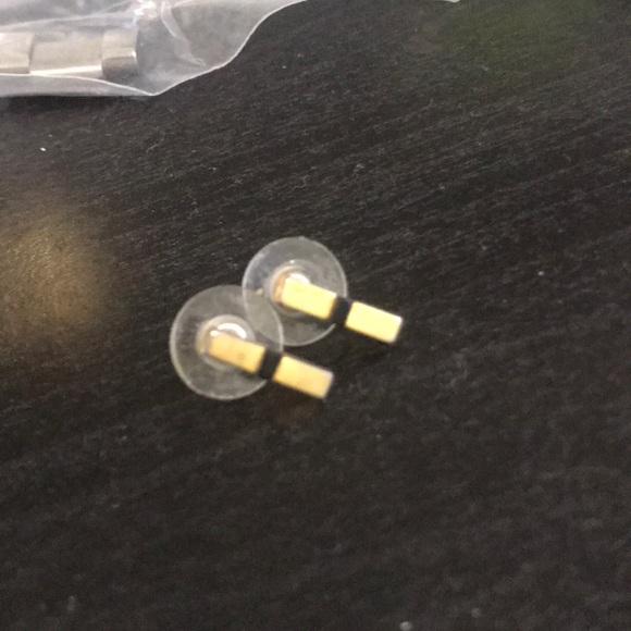 Madewell Jewelry - Madewell gold bar earrings